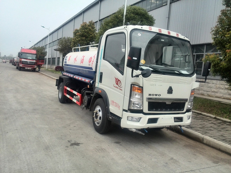 重汽5噸灑水車前右面圖 重汽5噸灑水車前右面圖