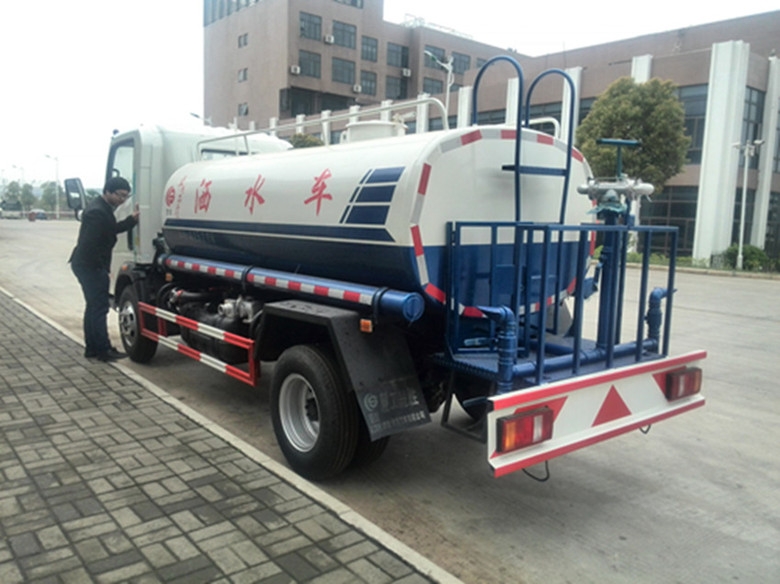 重汽5噸灑水車后左面圖 重汽5噸灑水車后左面圖