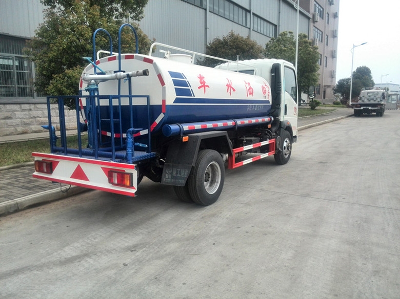 重汽5噸灑水車后右面圖 重汽5噸灑水車后右面圖