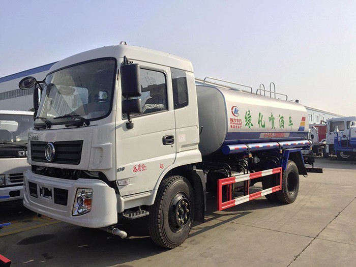 東風專底15方灑水車前左面圖