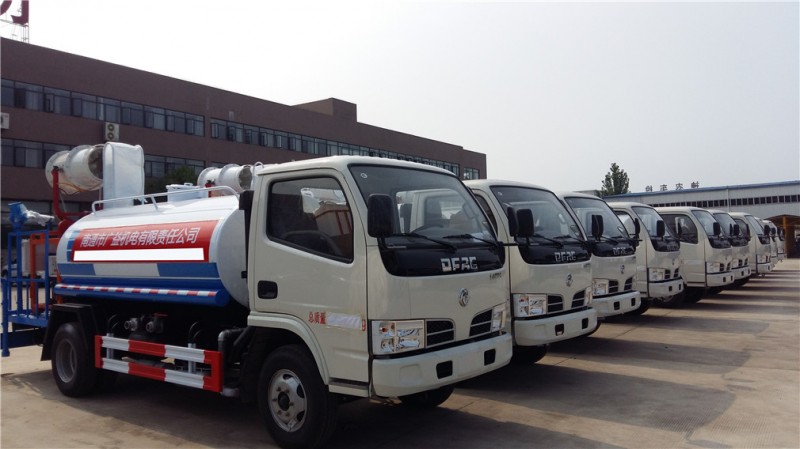 東風(fēng)多利卡3噸灑水車準(zhǔn)備發(fā)車