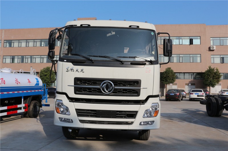 東風天龍20噸灑水車正前面圖 東風天龍20噸灑水車正前面圖