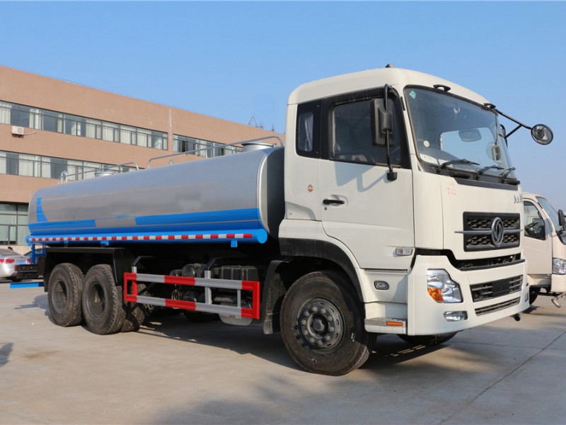 東風天龍20噸灑水車前左側面圖 東風天龍20噸灑水車前左側面圖