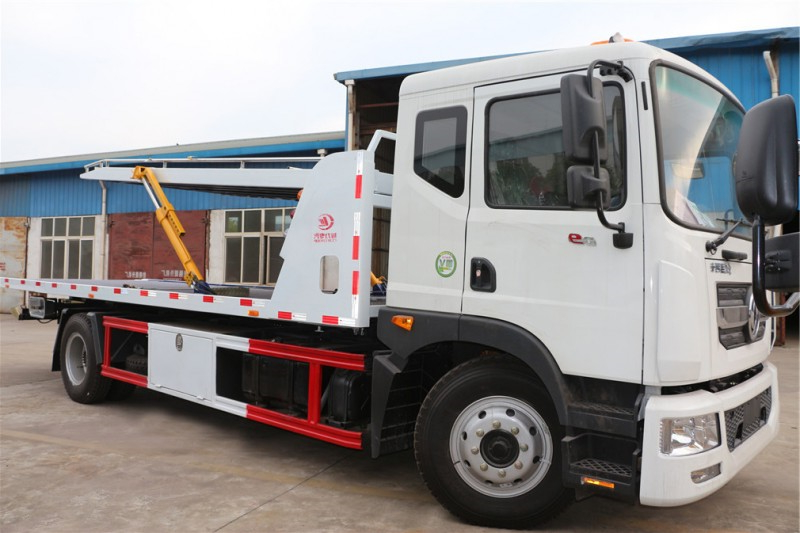 東風D9 一拖三清障車