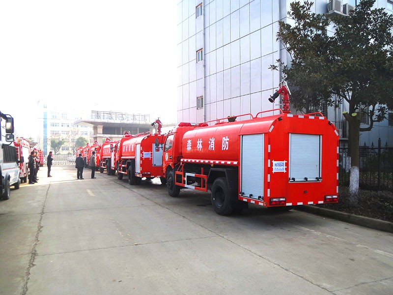 東風(fēng)多利卡6-8噸森林消防車3.jpg