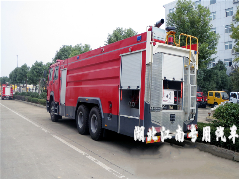 斯太爾重汽豪沃后雙橋15噸泡沫消防車2.jpg