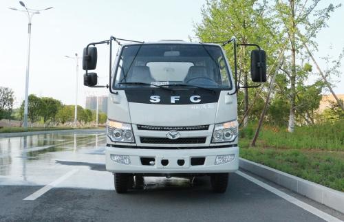 時(shí)風(fēng)5方灑水車正前面圖