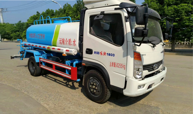 時(shí)風(fēng)5方灑水車正前右面圖片