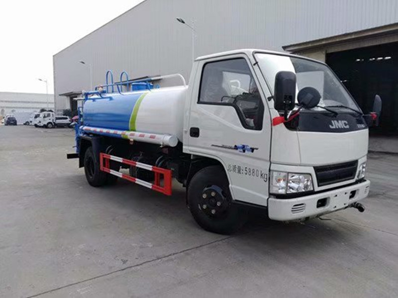 江鈴4噸灑水車前右面圖 江鈴4噸灑水車前右面圖