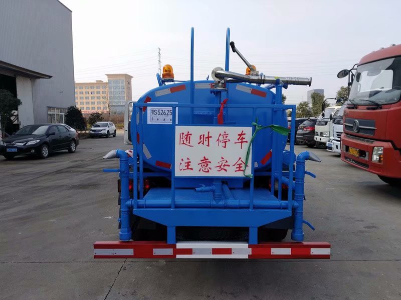 江鈴4噸灑水車正后面圖 江鈴4噸灑水車正后面圖