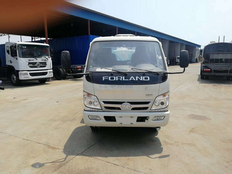 福田時(shí)代5方灑水車正前面圖 福田時(shí)代5方灑水車正前面圖