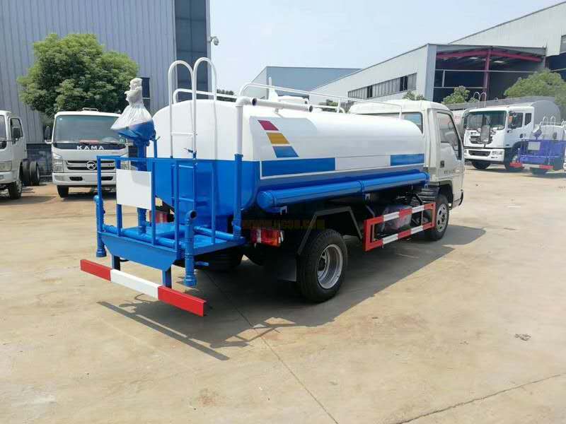 福田時(shí)代5噸灑水車后右面圖 福田時(shí)代5噸灑水車后右面圖