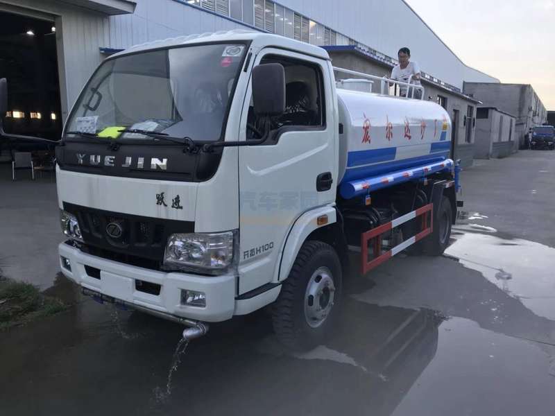 躍進5噸灑水車前右面圖 躍進5噸灑水車前右面圖