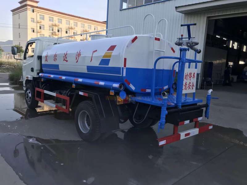 躍進5噸灑水車后左面圖 躍進5噸灑水車后左面圖