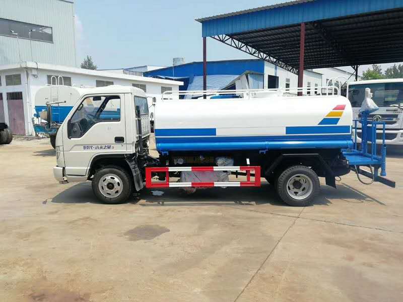 福田時代5方灑水車正左側(cè)面圖 福田時代5方灑水車正左側(cè)面圖