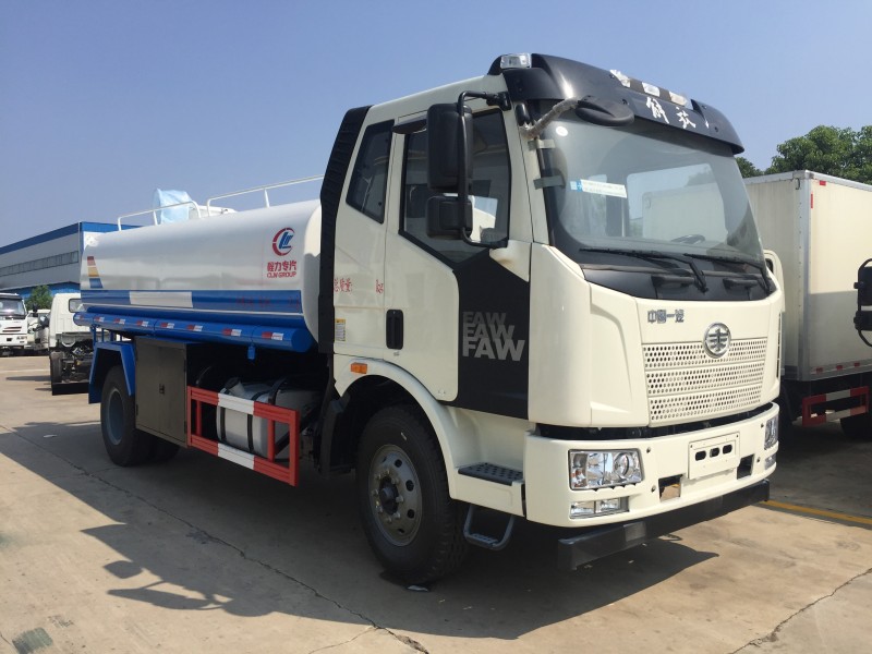 解放J6 12噸灑水車前左面圖