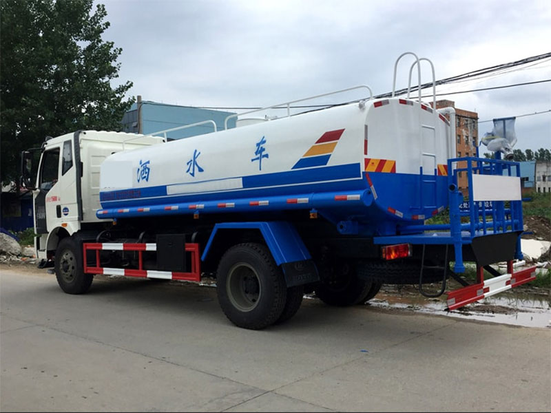 解放J6 12噸灑水車后左面圖