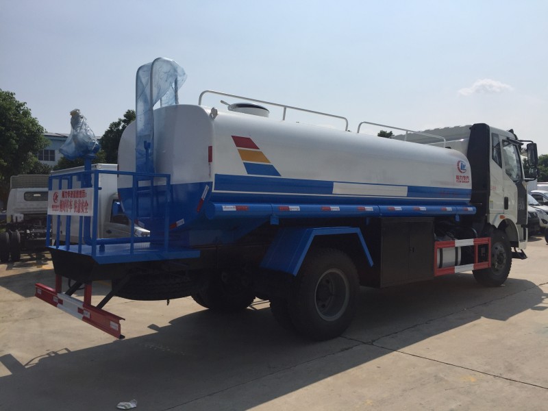 12噸解放J6灑水車后右面圖
