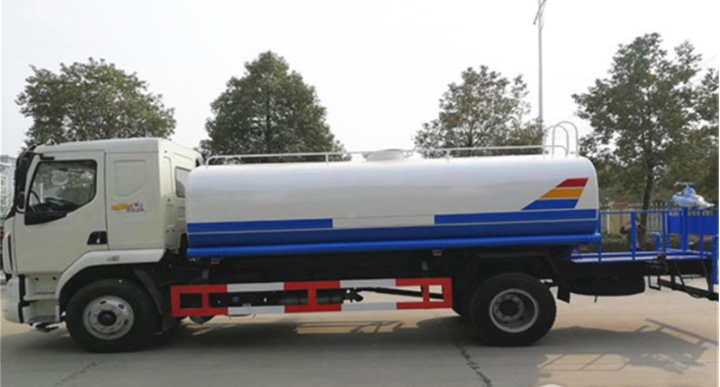 東風柳汽12方灑水車正左側面圖 東風柳汽12方灑水車正左側面圖