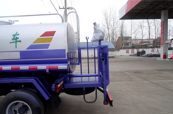 慶鈴五十鈴5噸灑水尾部側面圖 慶鈴五十鈴5噸灑水尾部側面圖