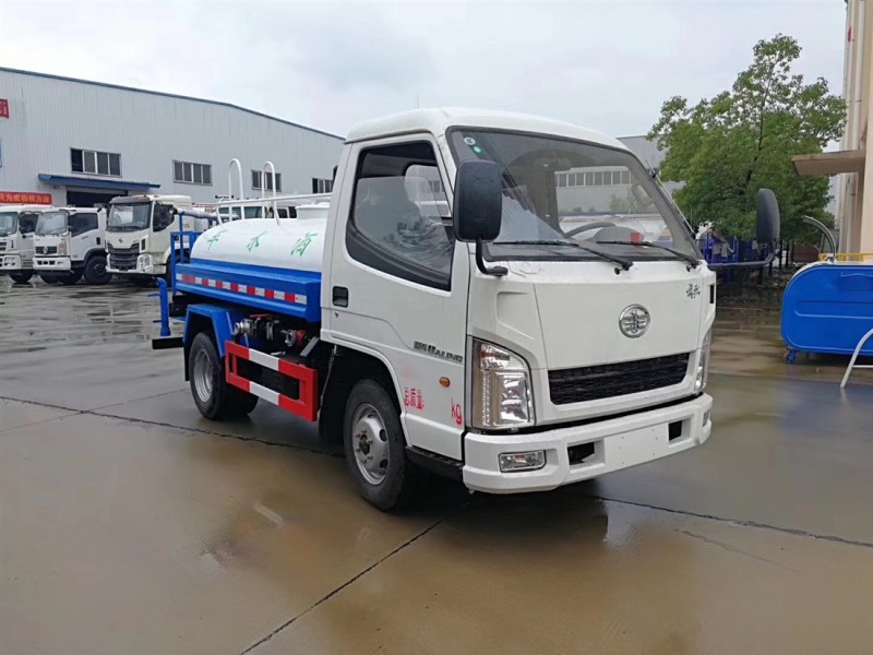 解放2-噸灑水車前左面圖