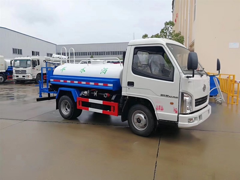 解放2-噸灑水車前右面圖片