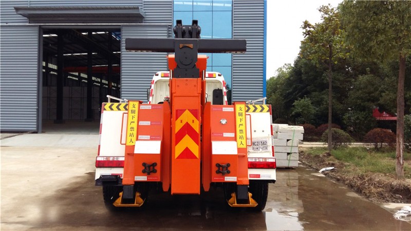 東風D9 一拖一清障車 正后圖