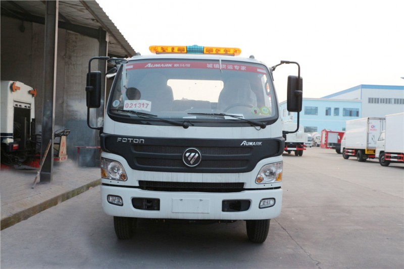 福田歐馬可一拖二清障車 正前圖 福田歐馬可一拖二清障車 正前圖