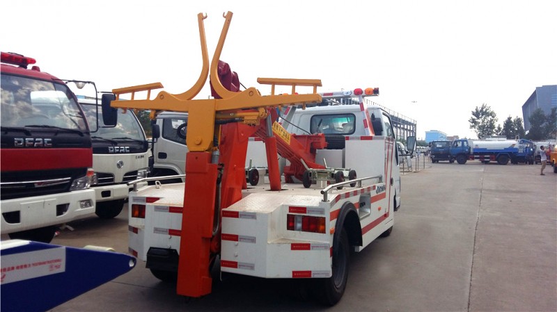 五十鈴一拖一清障車 后側圖