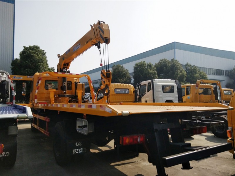 東風天錦平板帶吊清障車 后側圖