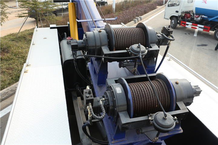 重汽后八輪一拖一清障車 部位細(xì)節(jié)圖 重汽后八輪一拖一清障車 部位細(xì)節(jié)圖