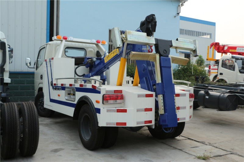 東風(fēng)小多利卡一拖一清障車 后側(cè)圖