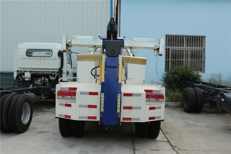 東風(fēng)小多利卡一拖一清障車 正后圖