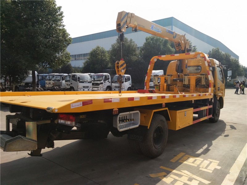 東風(fēng)凱普特平板帶吊清障車 后側(cè)圖 東風(fēng)凱普特平板帶吊清障車 后側(cè)圖