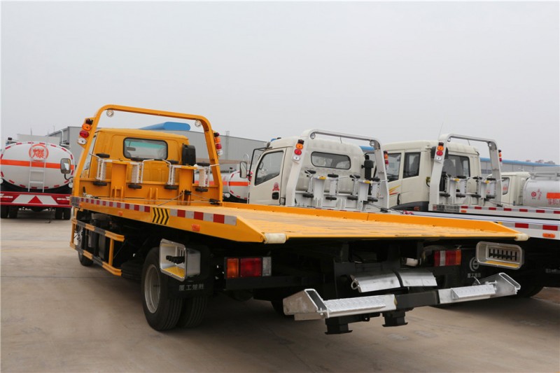 五十鈴一拖二清障車 后側圖