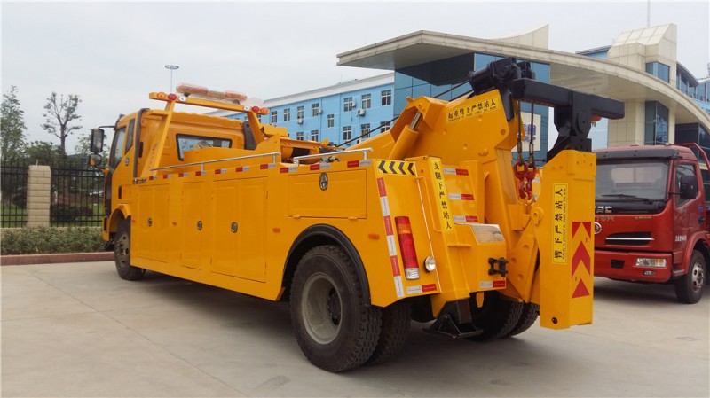 解放單橋一托一清障車 后側圖