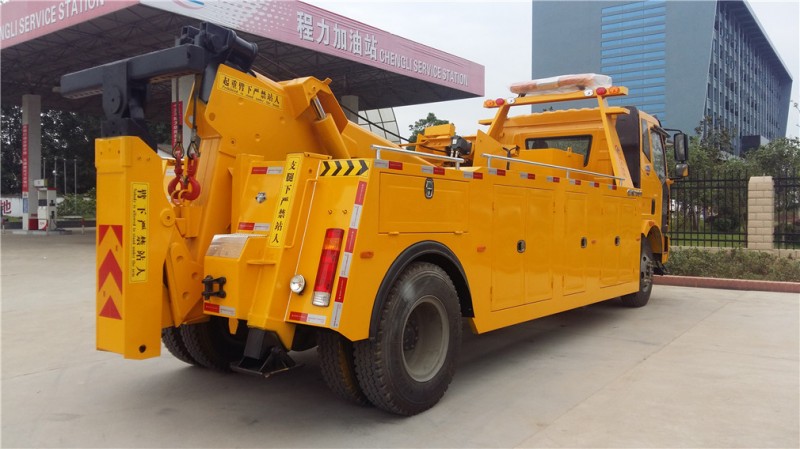 解放單橋一托一清障車 后側圖