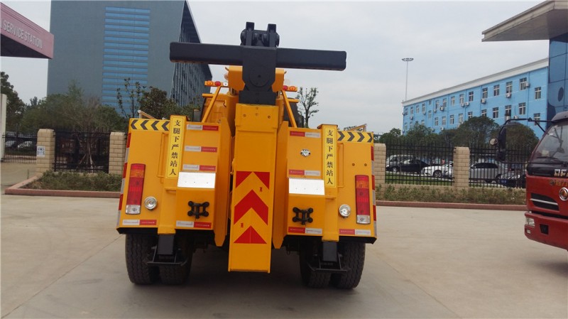 解放單橋一托一清障車 正后圖