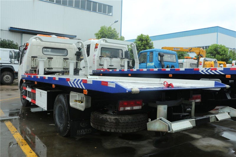 東風大多利卡一拖二清障車 后側圖 東風大多利卡一拖二清障車 后側圖