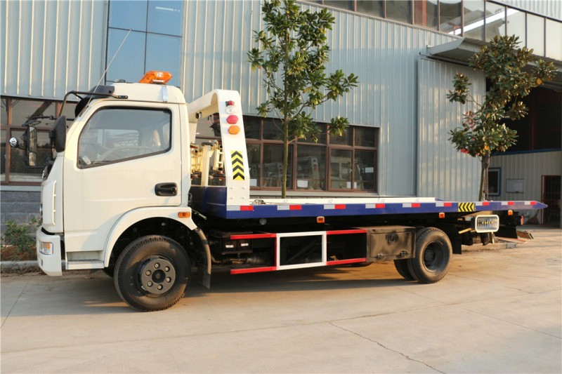 東風大多利卡一拖二清障車 前側圖 東風大多利卡一拖二清障車 前側圖