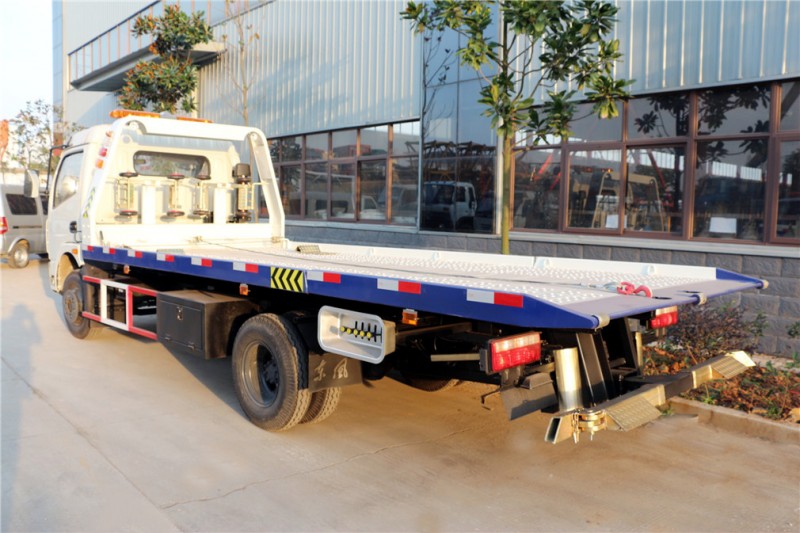 東風大多利卡一拖二清障車 后側圖 東風大多利卡一拖二清障車 后側圖