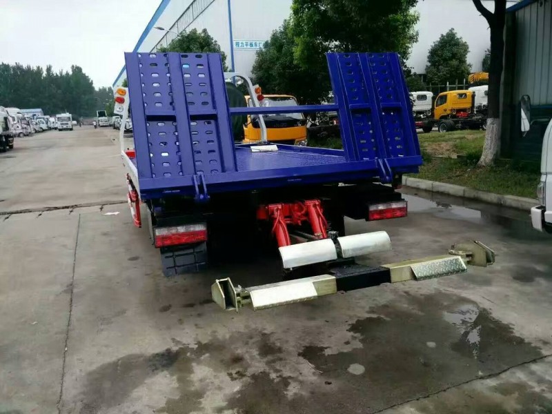 江淮康鈴國五藍(lán)牌一拖二清障車 后側(cè)圖