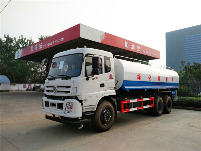 東風(fēng)御龍后八輪20噸噴灑車2.jpg