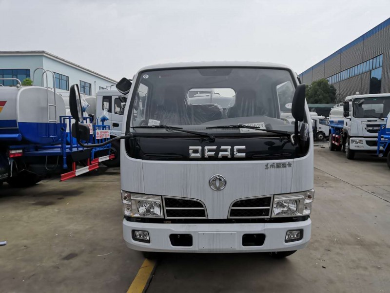 東風福瑞卡5噸灑車正前面圖片 東風福瑞卡5噸灑車正前面圖片