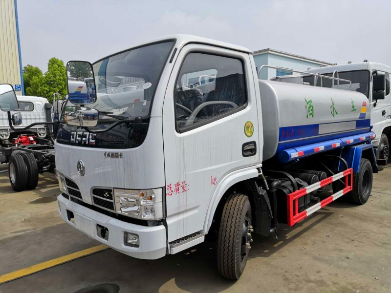 東風福瑞卡5噸灑車1.jpg