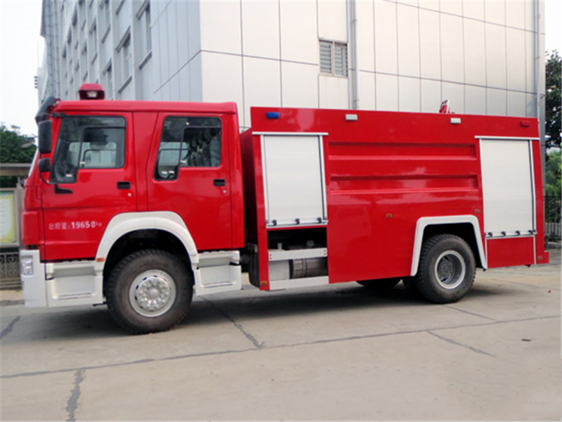 重汽豪沃單橋5噸沫消防車2.jpg