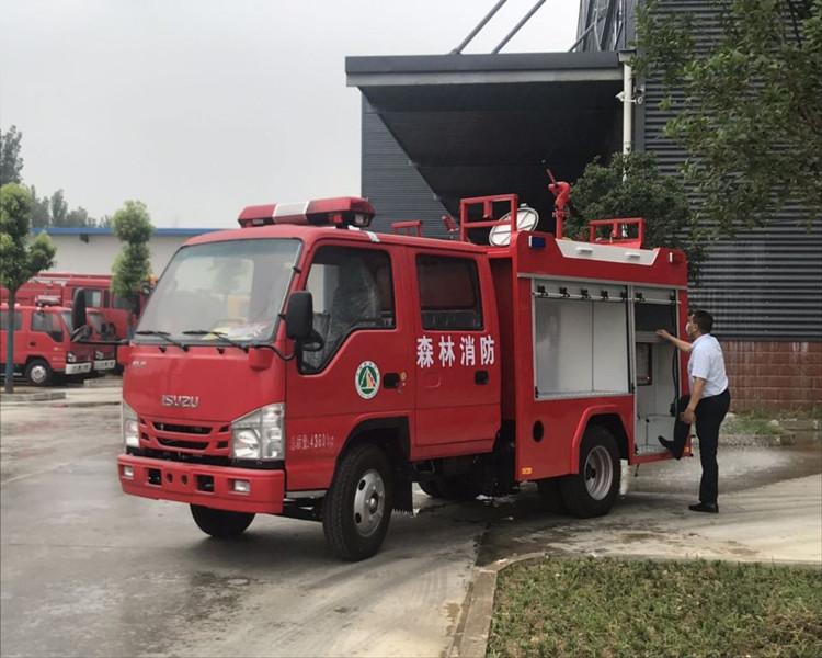 慶鈴五十鈴100P小型水罐消防車 廠區(qū)專用
