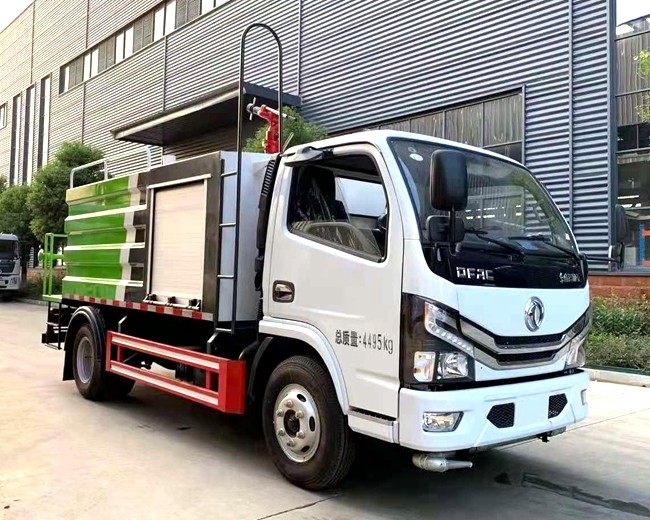 東風小多利卡4噸消防灑水車（方形罐體）