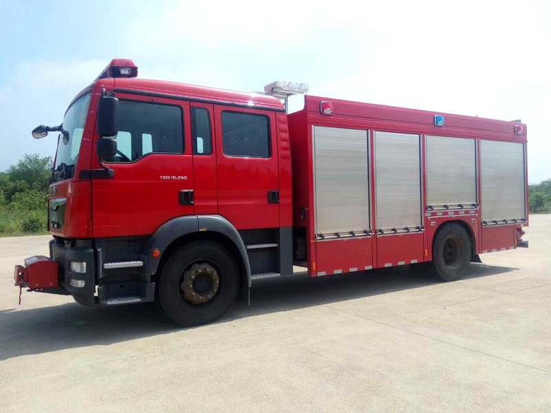 德國MAN壓縮空氣泡沫消防車2.jpg