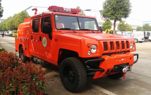 森林消防供水車（1.5—2噸水）5.jpg